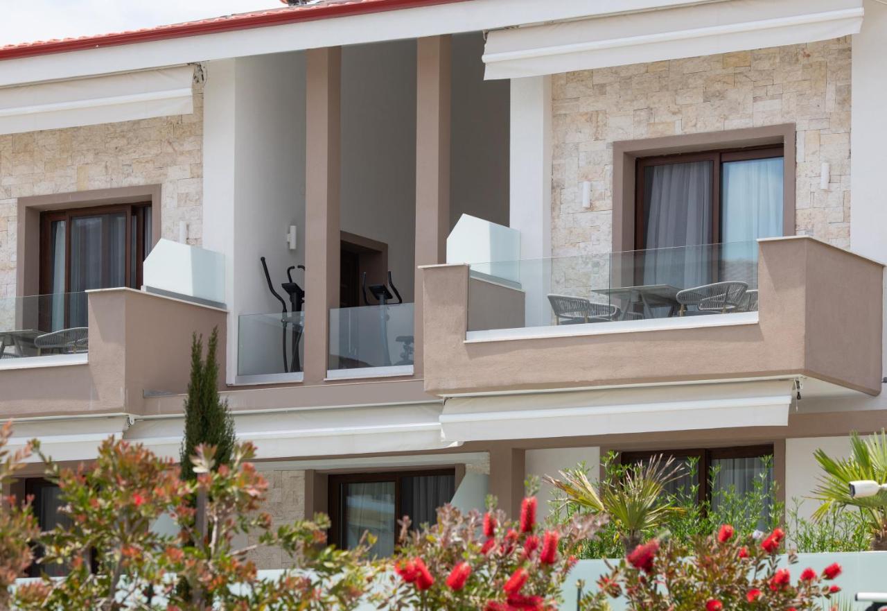 Villa Naiada นิกิติ ภายนอก รูปภาพ